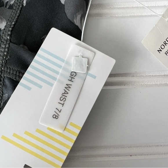 Z BY ZELLA Green Printed Daily High Waist 7/8 Leggings XS NEW. 178 - Picture 2 of 3